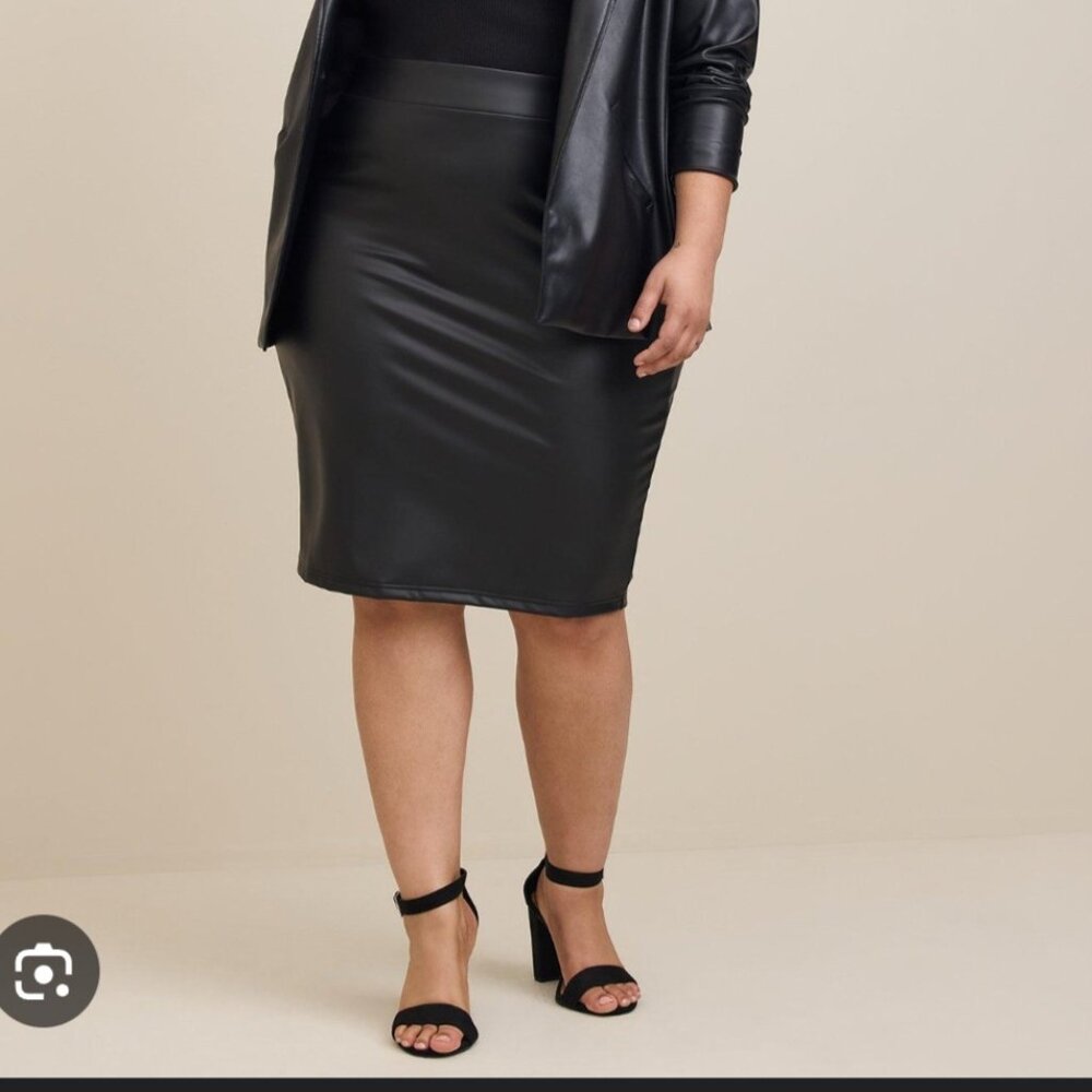 Torrid Pleather Pencil skirt Size 3